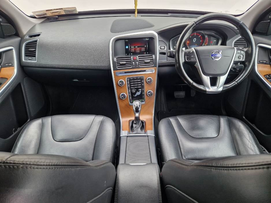 2015 Volvo XC60 - image 27