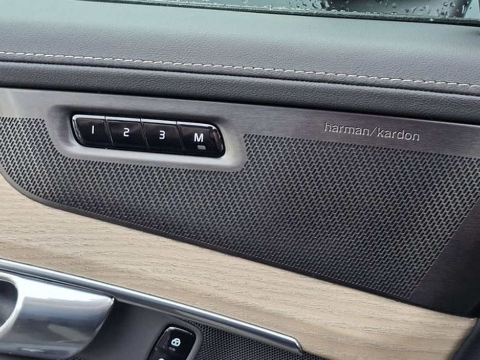 2025 Volvo XC90 T8 Plus Dark AWD €79,895