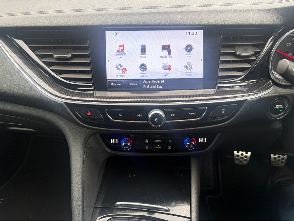 2018 Opel Insignia - image 18