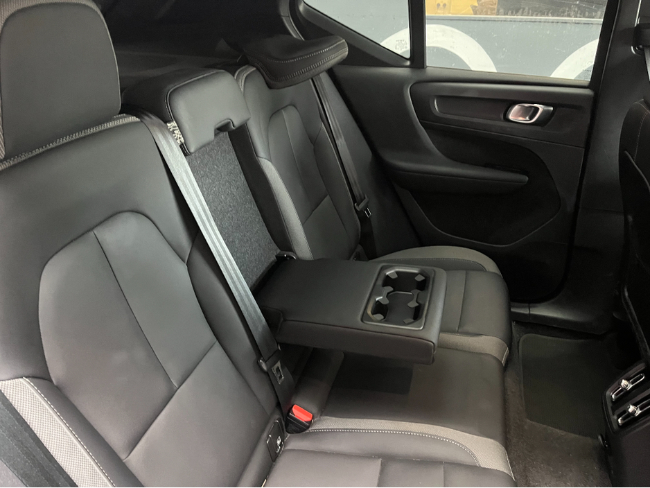 2022 Volvo XC40 - image 15