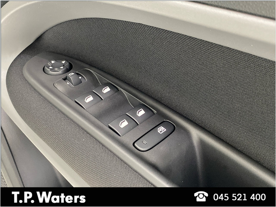 2026 Jeep Avenger - image 8