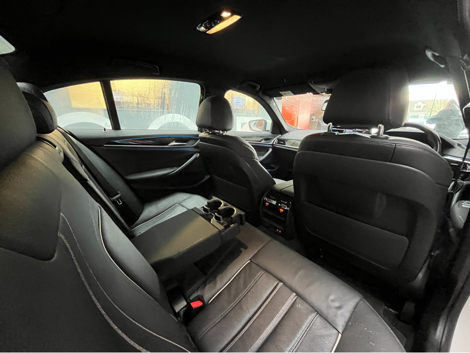 2022 BMW 5 Series - image 18