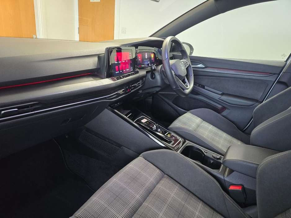 2024 Volkswagen Golf - image 8