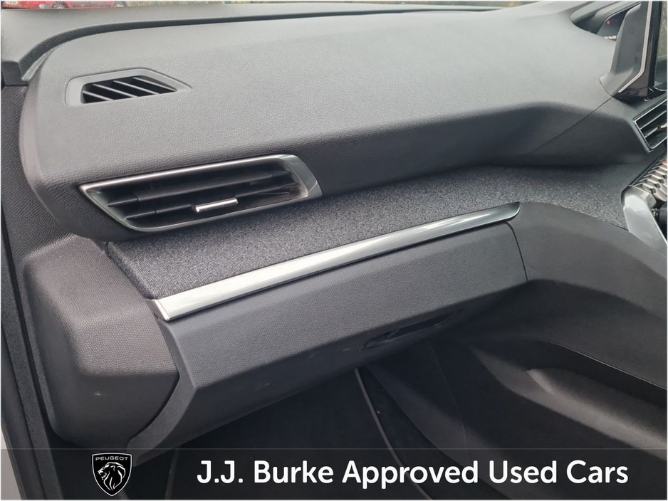 2023 Peugeot 3008 - image 14