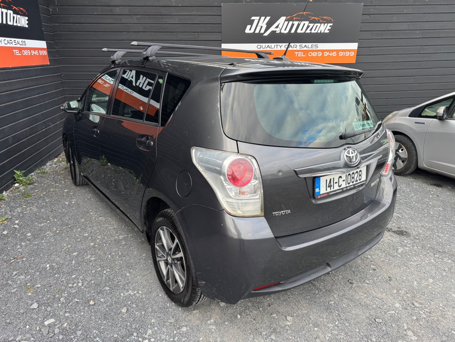 2014 Toyota Corolla Verso - image 6