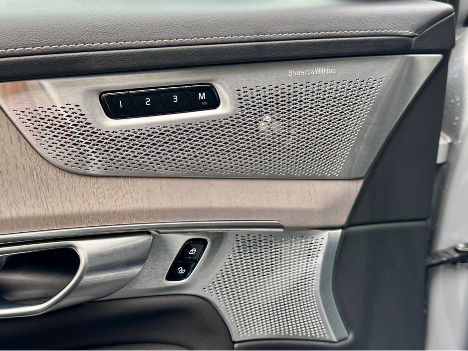 2025 Volvo XC90 - image 27
