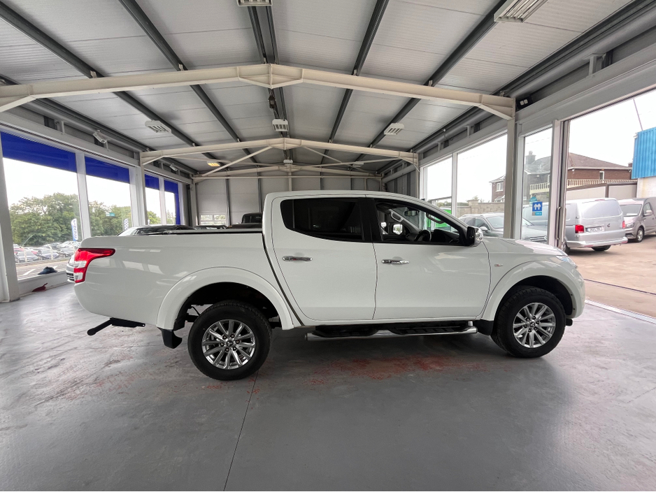 2016 Mitsubishi L200 TITANIUM DCB DI-D 4X4 €16,500