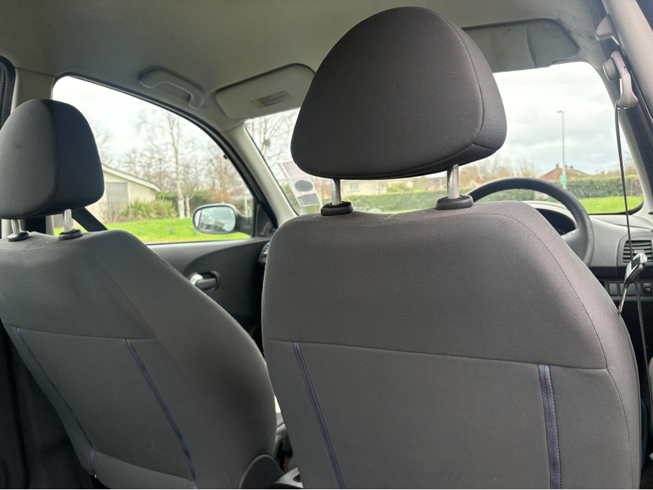 2006 Nissan Micra - image 10