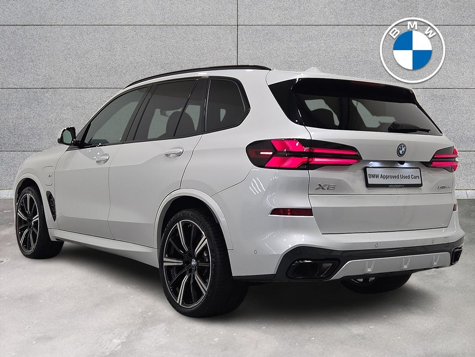 2025 BMW X5 - image 2