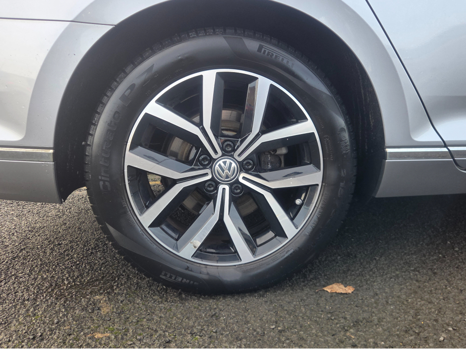 2020 Volkswagen Passat - image 8