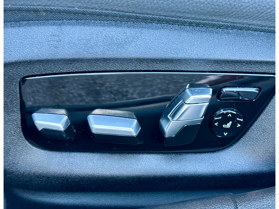 2023 BMW 5 Series - image 10