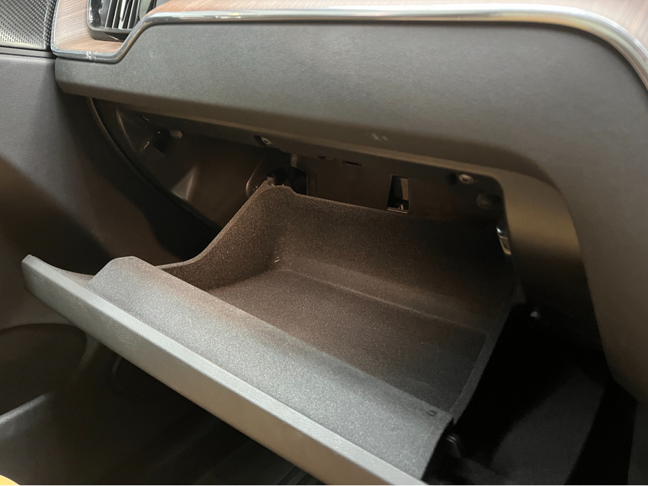 2023 Volvo XC60 €47950 2023 VOLVO XC46 RECHARGE PRECHARGE ULTIMATE T6 AWD PLUG 2.0 AUTOMATIC / CRUISE CONTROL / 360° CAMERA / ELECTRIC MEMORY & HEATED SEATS / PANORAMIC SUNROOF / APPLE CARPLAY / HEATED REAR SEATS €47,950