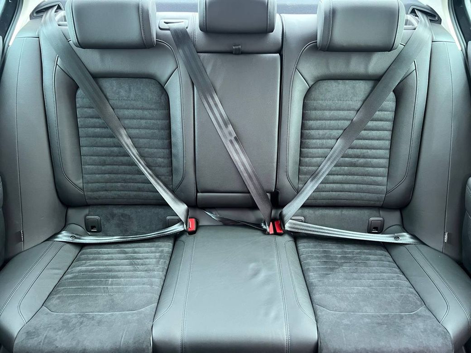 2018 Volkswagen Passat - image 12