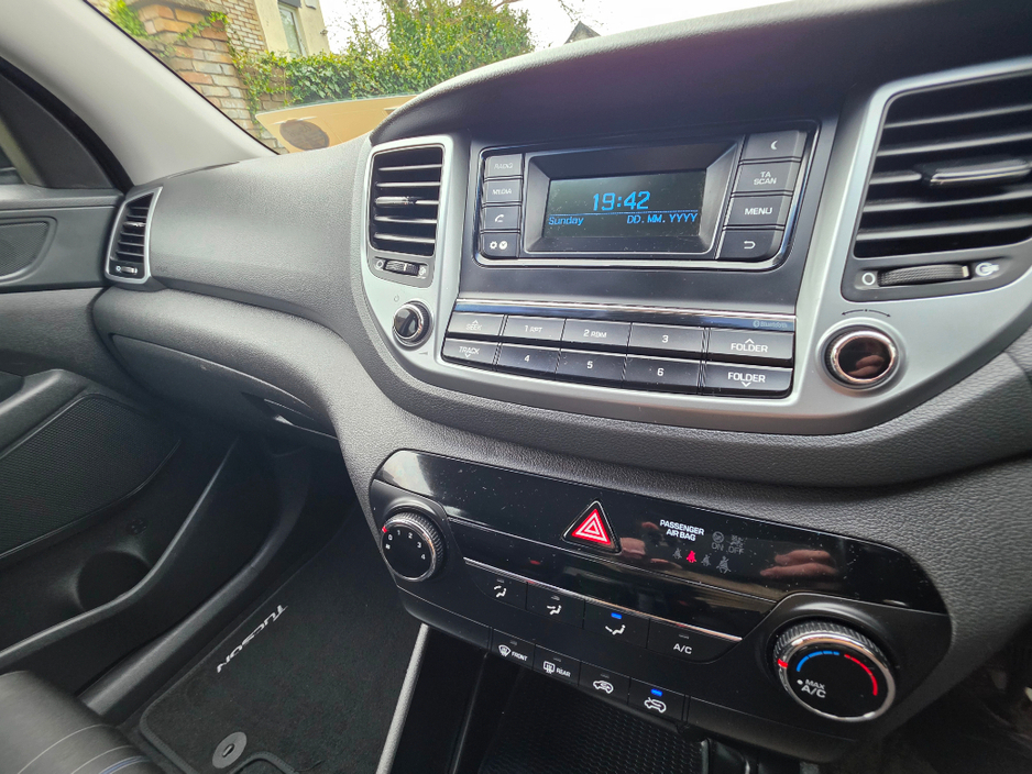 2017 Hyundai Tucson - image 16