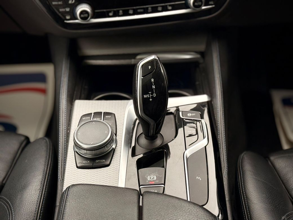 2017 BMW 5 Series - image 17