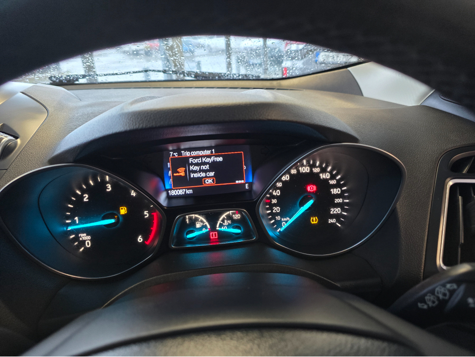 2017 Ford Kuga - image 13