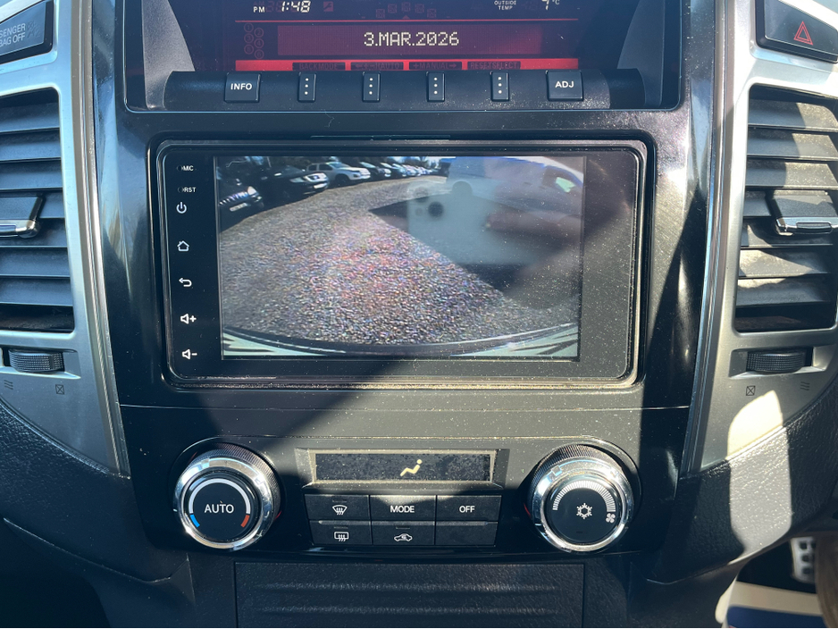 2016 Mitsubishi Shogun - image 20