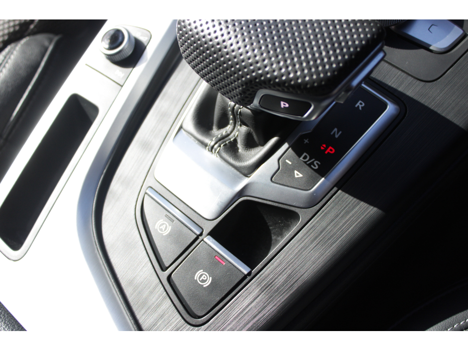 2019 Audi A4 - image 16