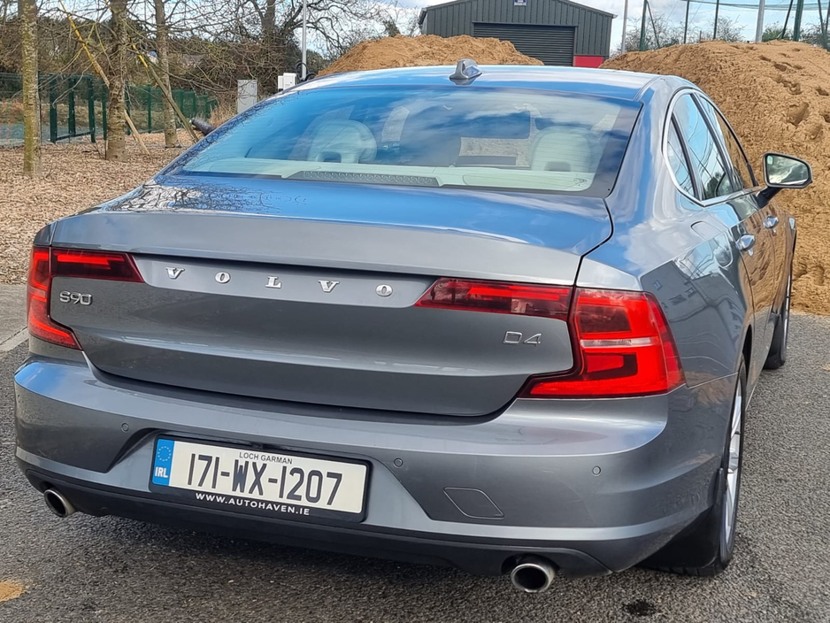 2017 Volvo S90 - image 3