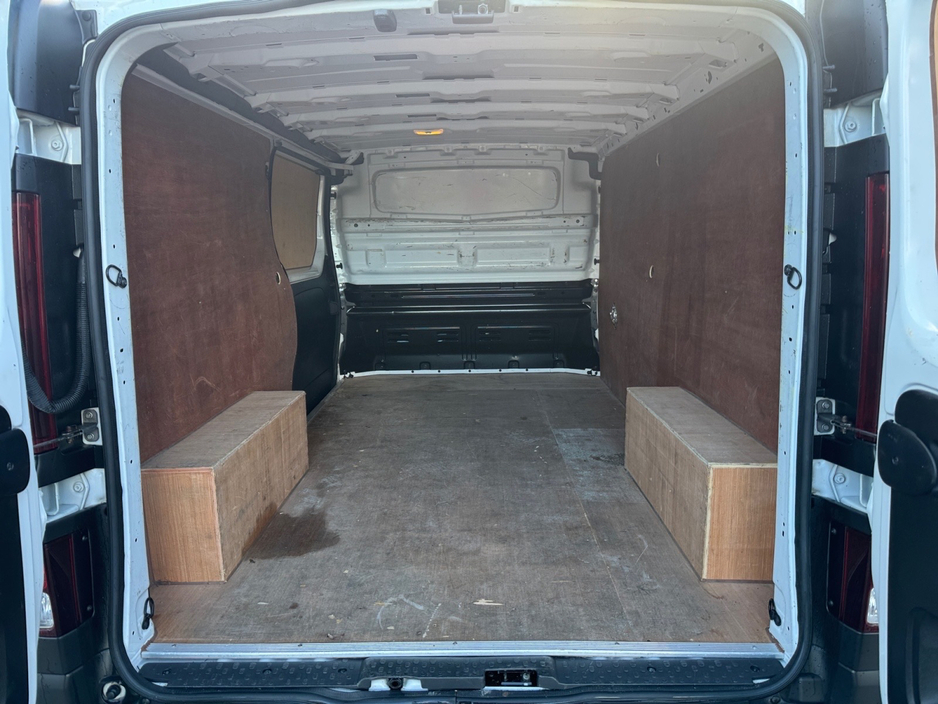 2021 Renault Trafic - image 9