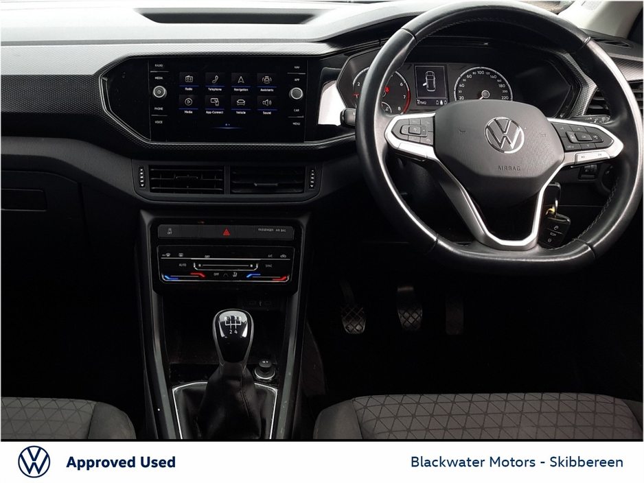 2022 Volkswagen T-Cross - image 2