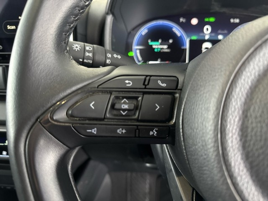 2024 Toyota Yaris PLATINUM Sunroof €28,950