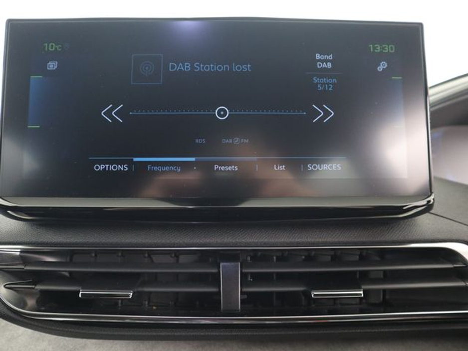 2022 Peugeot 3008 - image 9