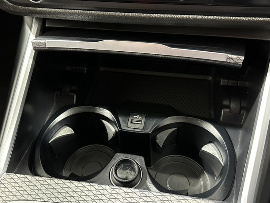 2025 BMW 3 Series - image 21