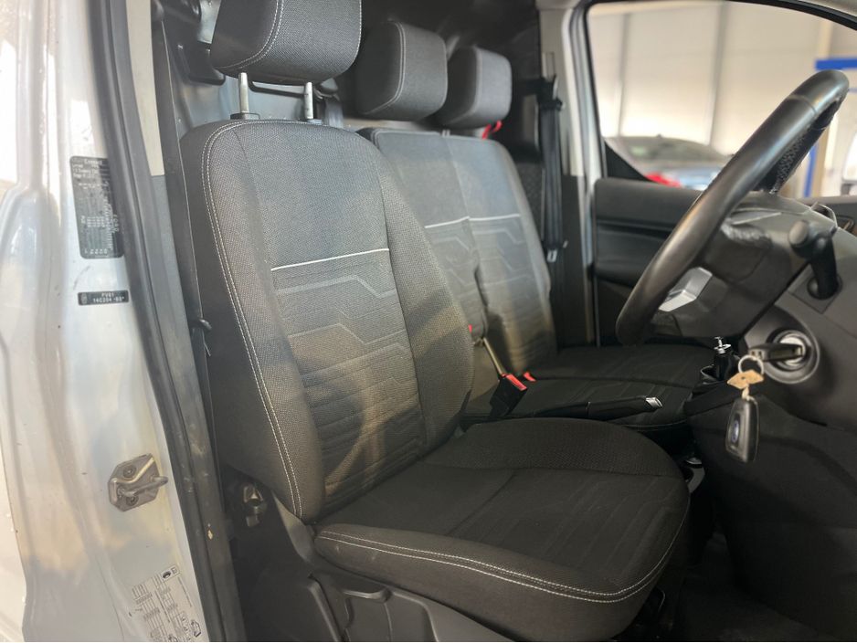 2018 Ford Transit Connect - image 12
