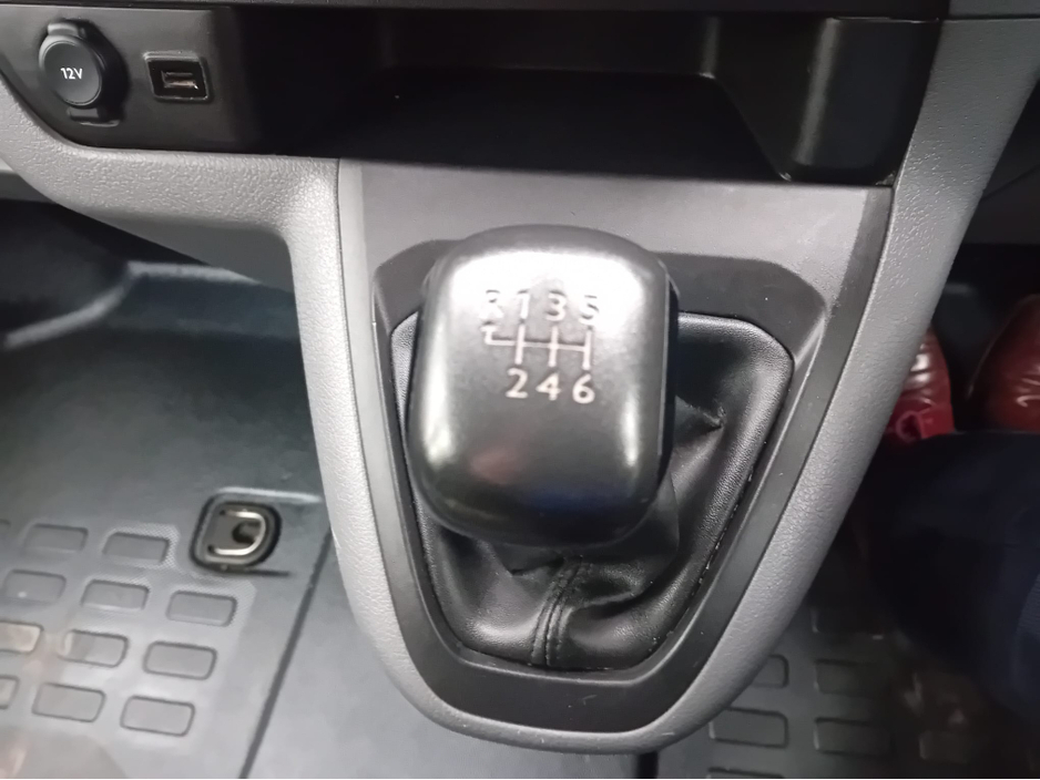 2019 Opel Vivaro - image 24