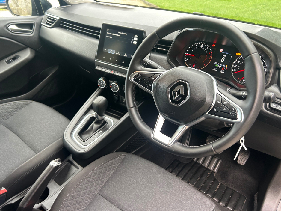 2023 Renault Clio - image 11