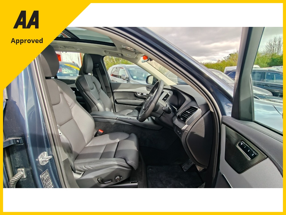 2023 Volvo XC90 - image 17