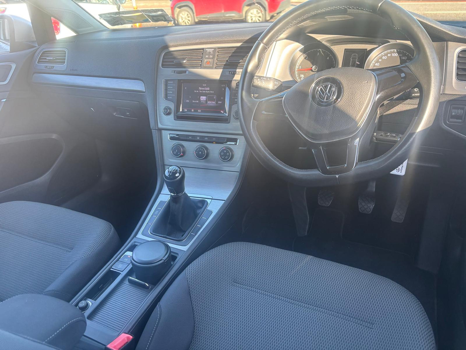 2014 Volkswagen Golf - image 8