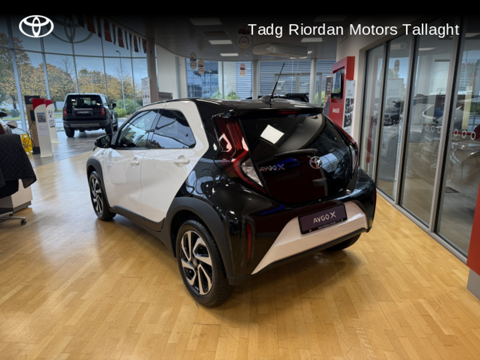 2025 Toyota Aygo X DESIGN (WHITE) * SHOWROOM PRE REG MODEL* NO MILEAGE * €22,950