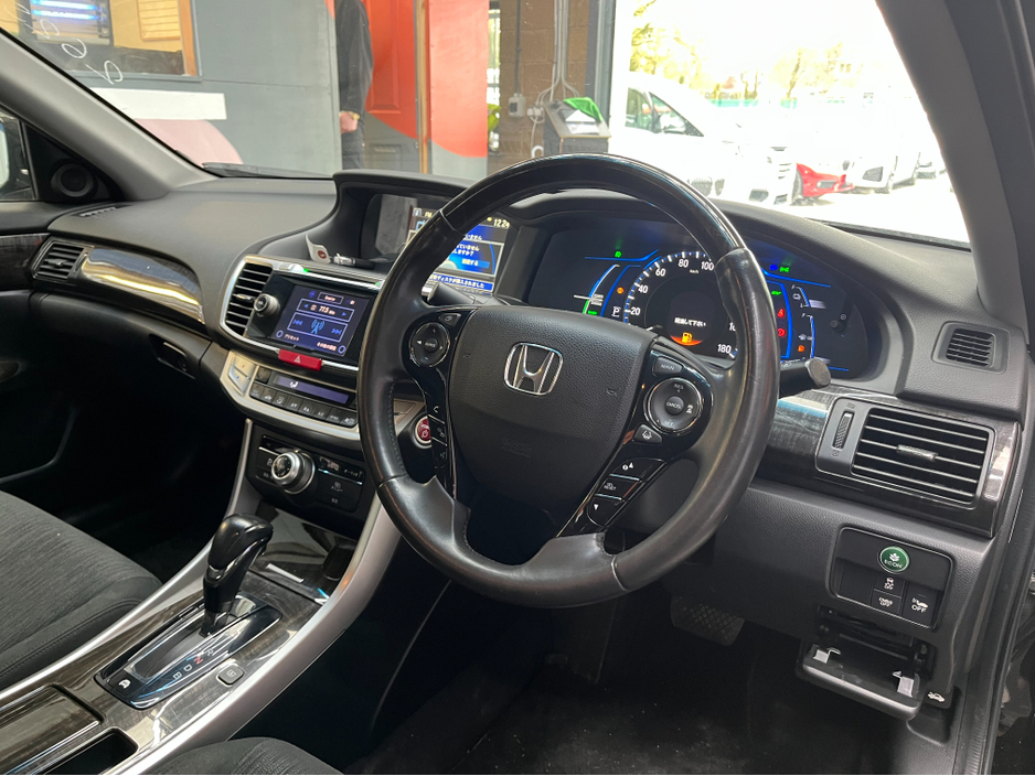 2016 Honda Accord - image 9