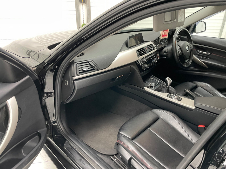 2017 BMW 3 Series - image 18