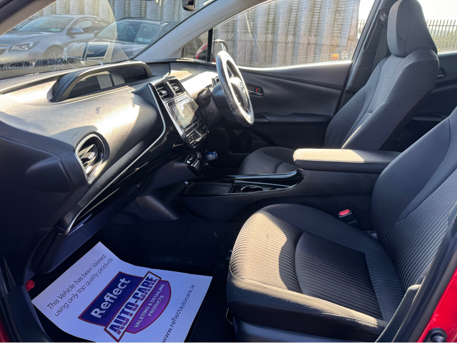 2020 Toyota Prius - image 8