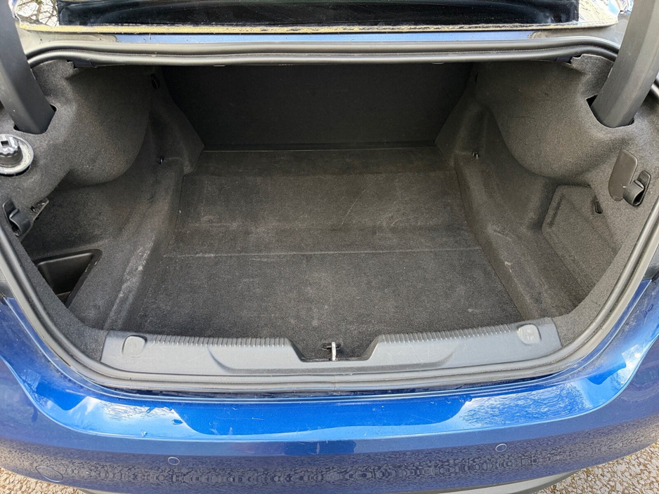 2015 Jaguar XE - image 15