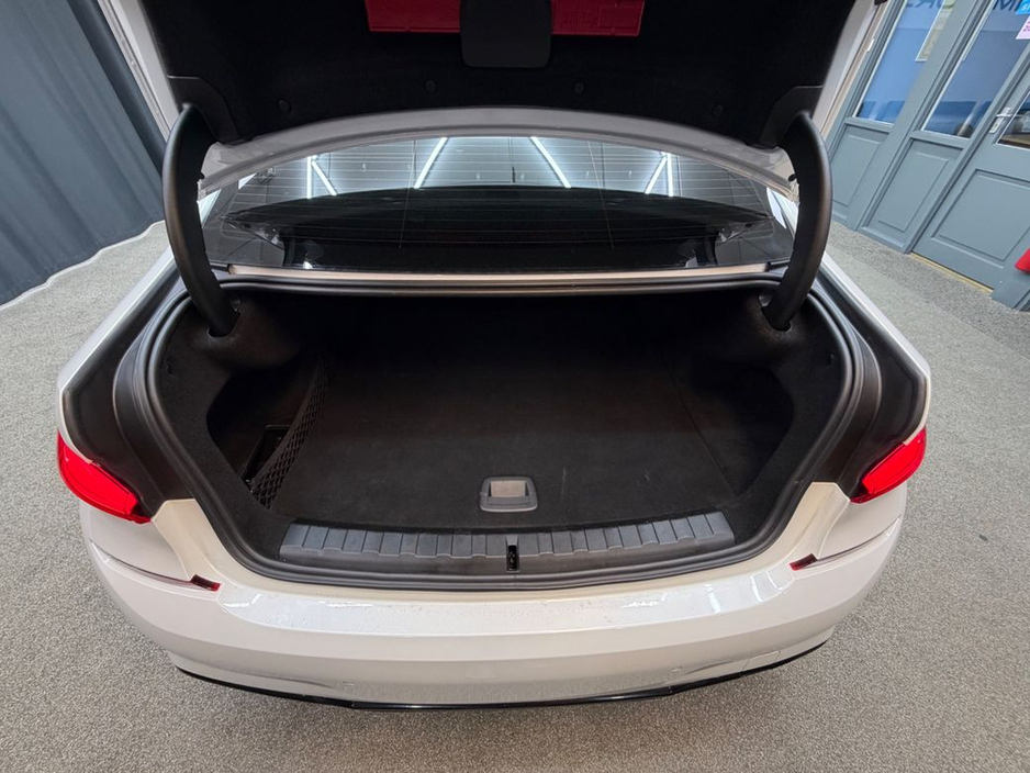 2021 BMW 3 Series - image 36