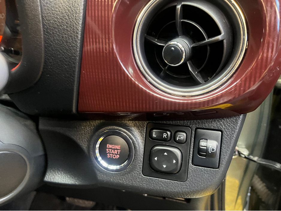 2017 Toyota Vitz 2017 auto (low mileage) €10,995