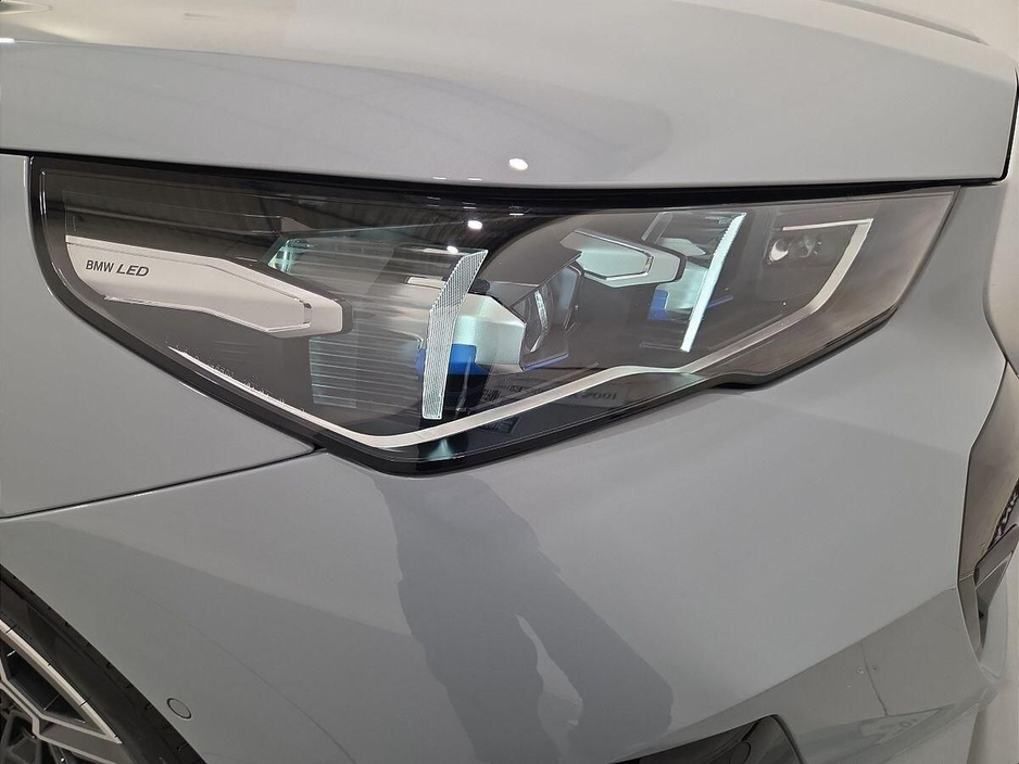 2025 BMW 5 Series - image 21