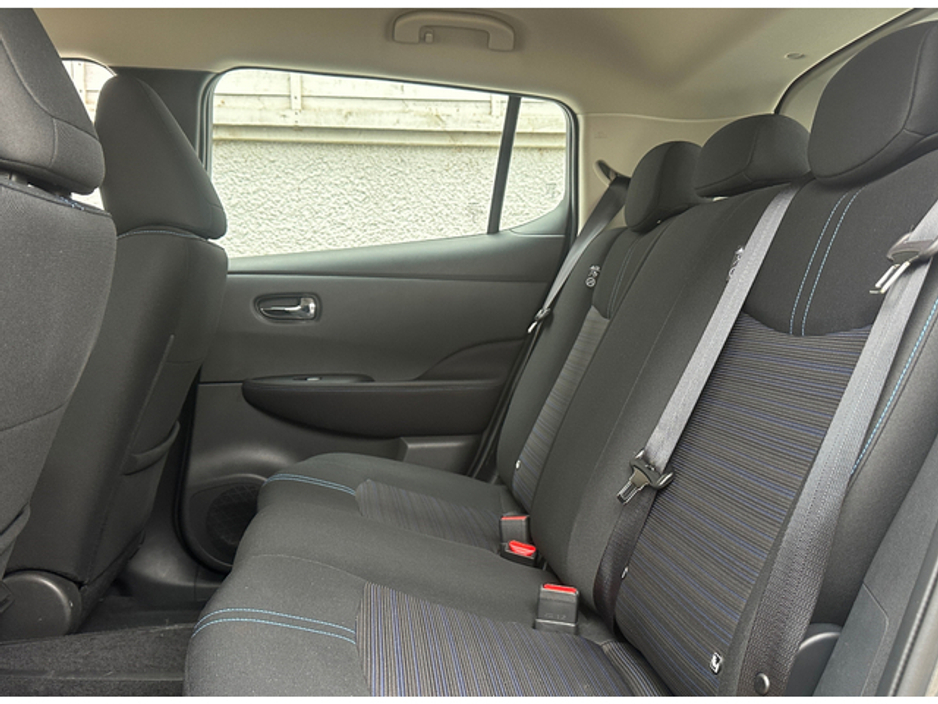 2022 Nissan Leaf - image 21