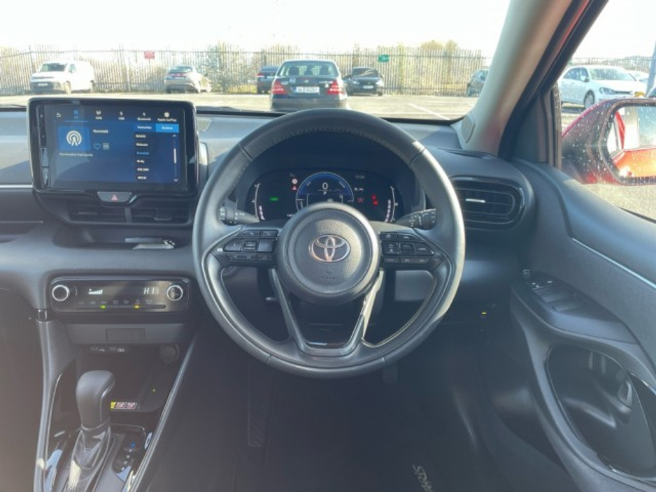 2025 Toyota Yaris - image 9
