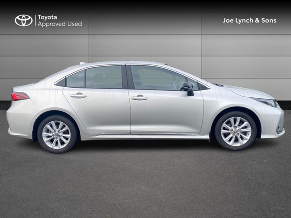 2025 Toyota Corolla - image 3