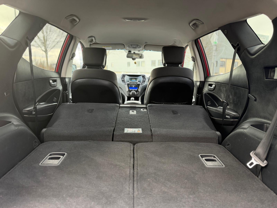 2014 Hyundai Santa Fe - image 11