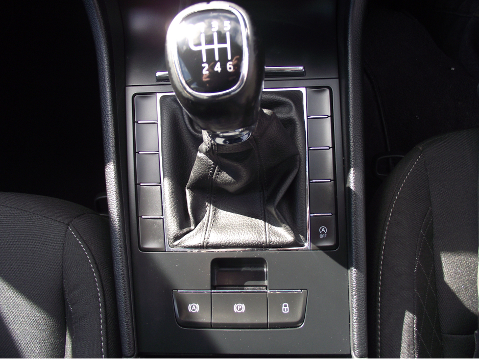 2021 Skoda Superb - image 15