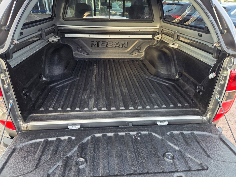 2020 Nissan Navara - image 13