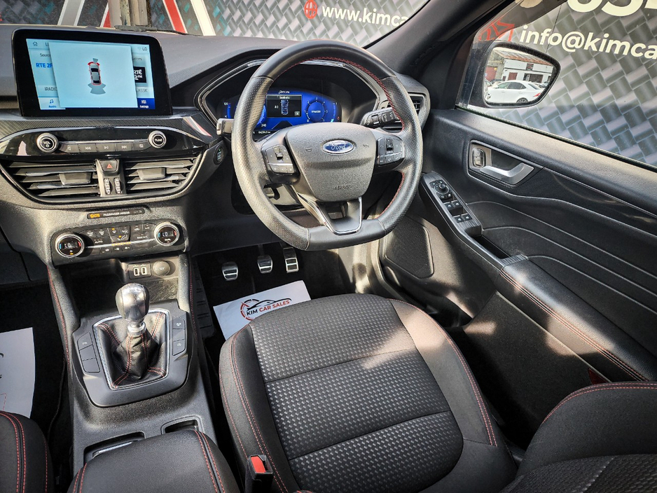 2022 Ford Kuga - image 18