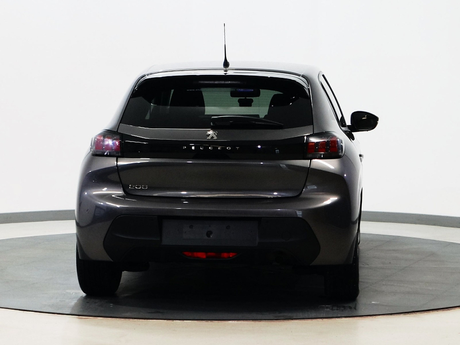 2023 Peugeot 208 - image 4