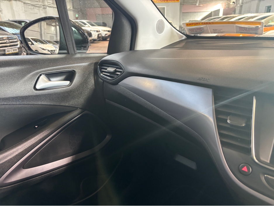 2023 Opel Crossland - image 9